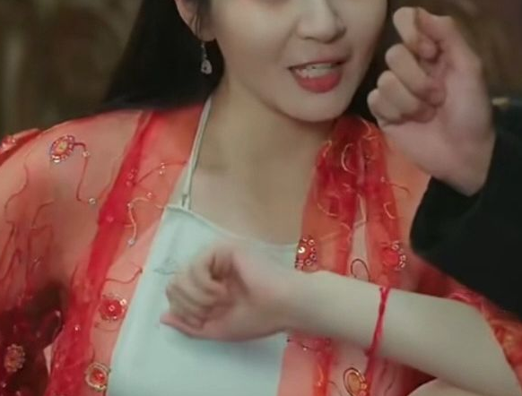 女王爷的极品快递员 第01集