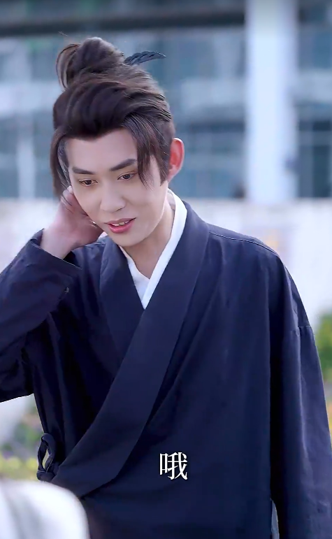 军训求雨我玄学大佬的身份瞒不住了 第01集